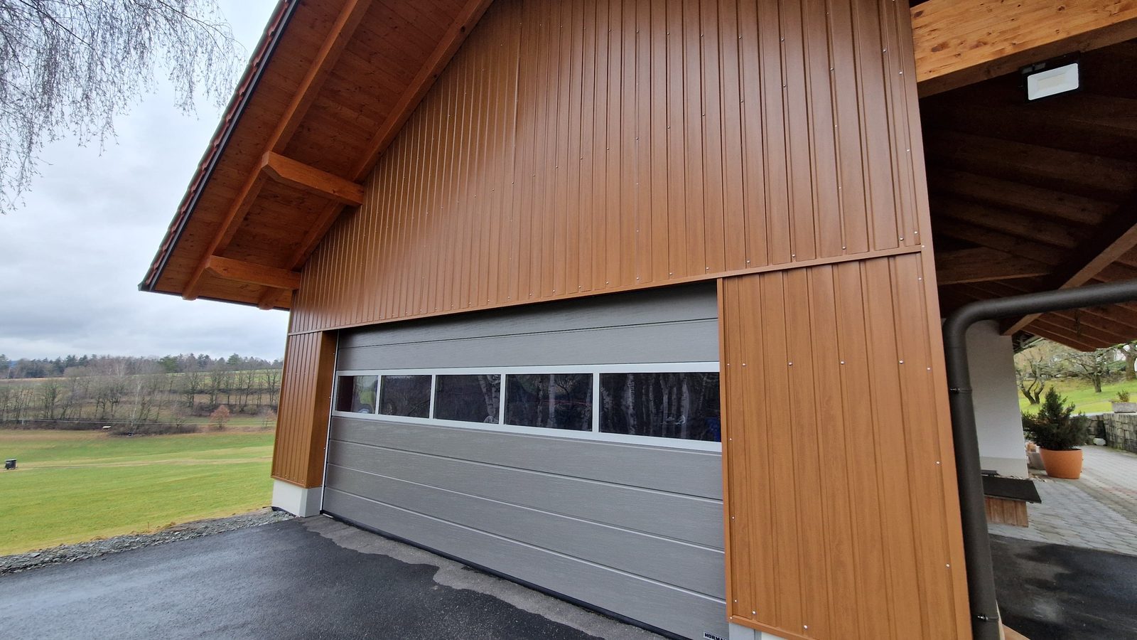 Strobl Projekt – Holz- und Blechfassade